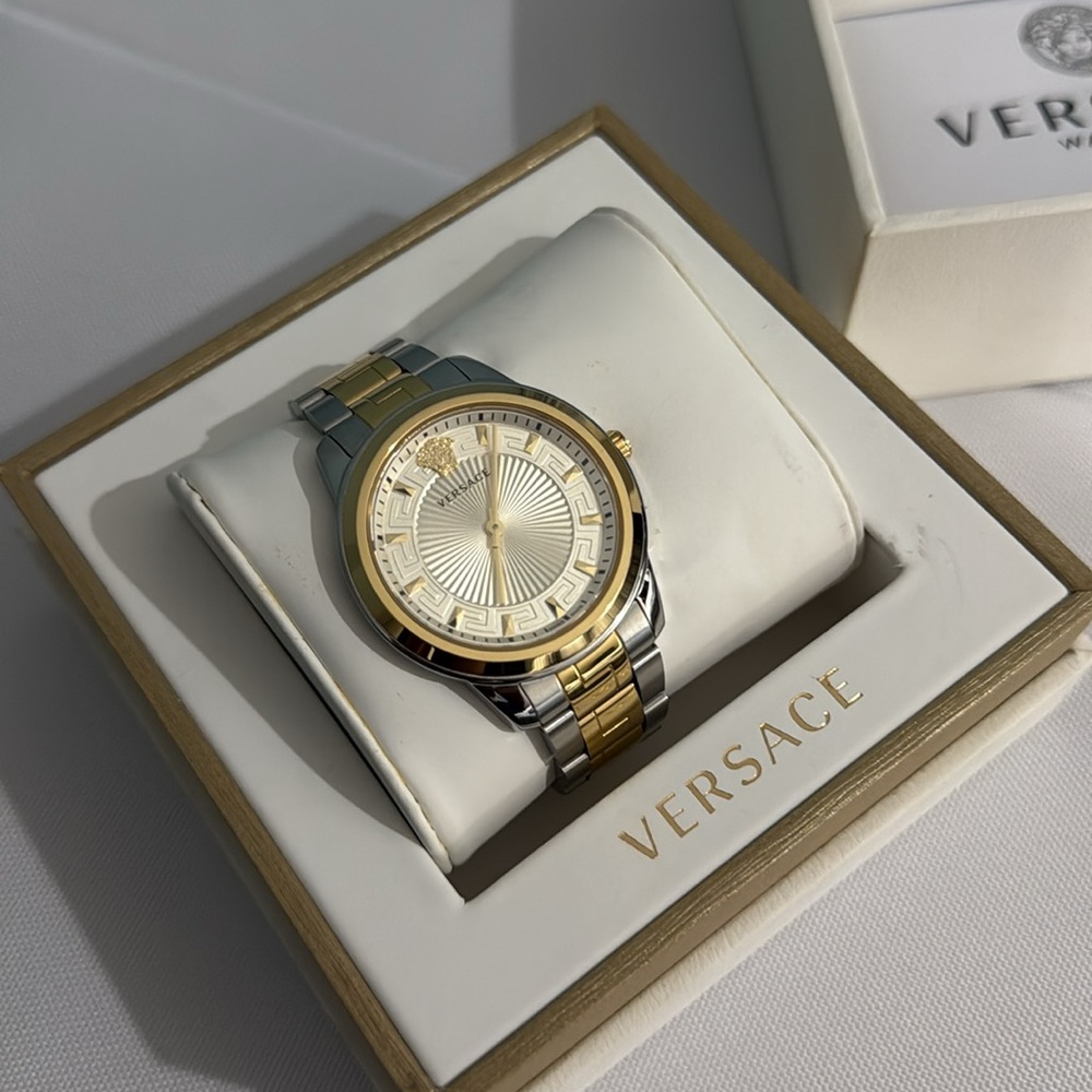 Versace Watch - Picture 2 of 6
